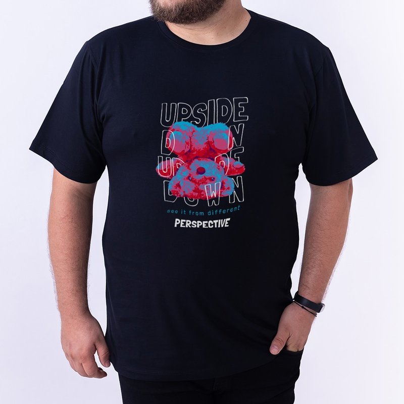 Camiseta Different Perspective - Plus Size Preta Camiseta Different Perspective - Plus Size Preta