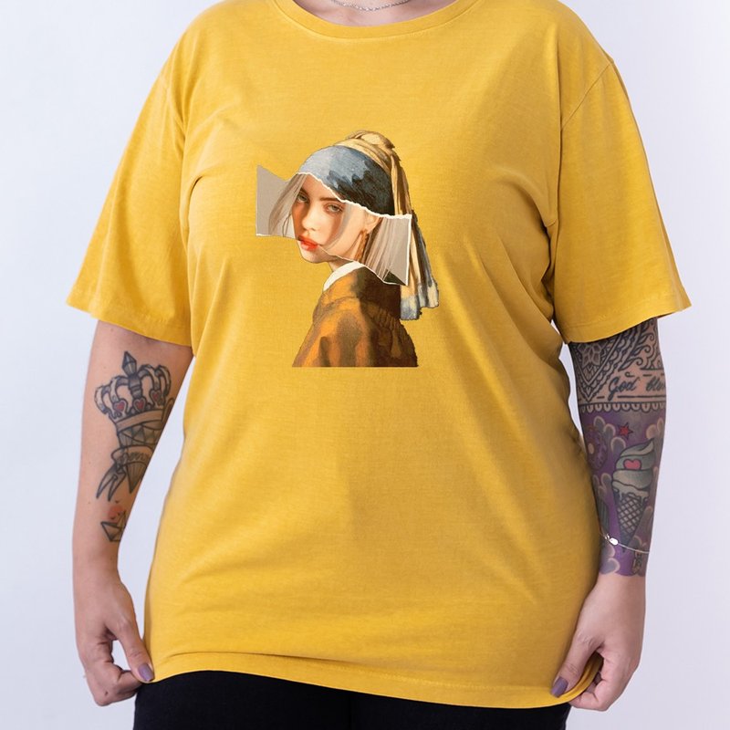 Camiseta Billie Art - Plus Size Mostarda Camiseta Billie Art - Plus Size Mostarda