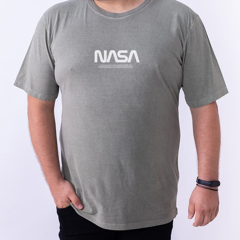 Camiseta Nasa Minimalist - Plus Size Verde Musgo Camiseta Nasa Minimalist - Plus Size Verde Musgo