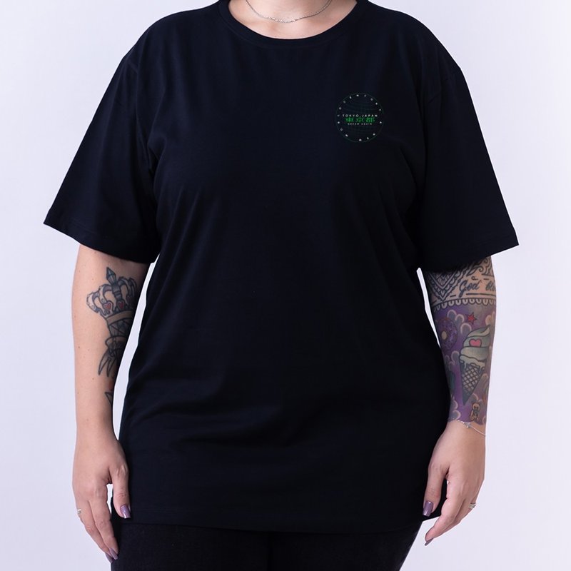 Camiseta Globe Tokyo - Preta Plus Size Camiseta Globe Tokyo - Preta Plus Size