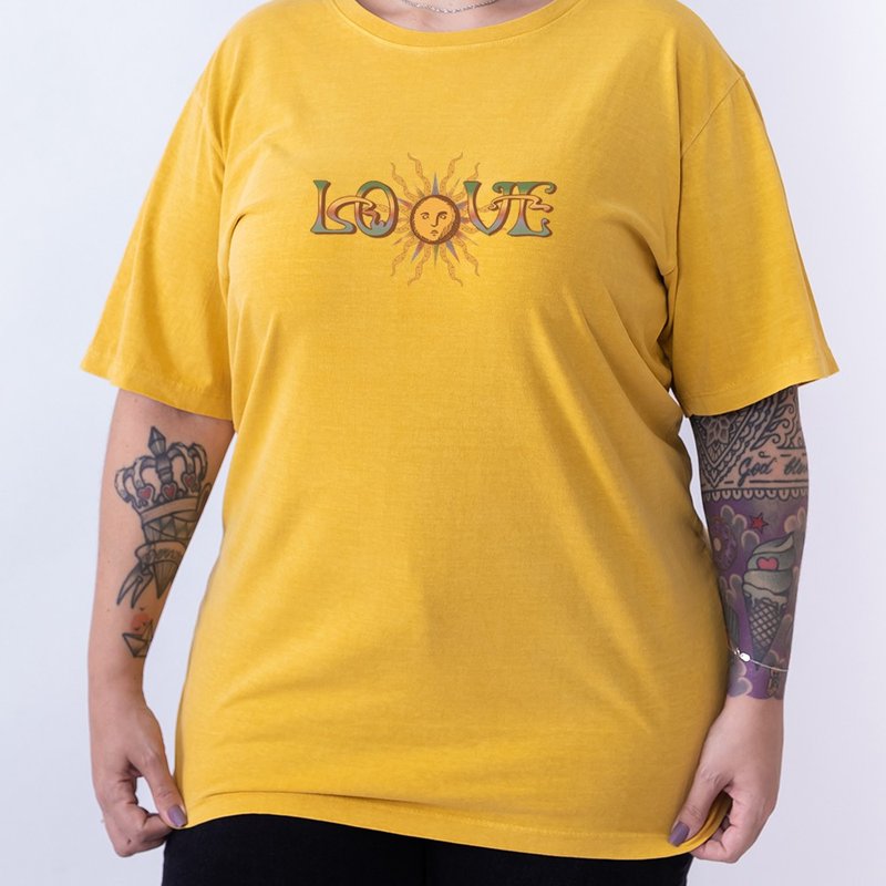Camiseta Love Sol - Mostarda Plus SIze Camiseta Love Sol - Mostarda Plus SIze
